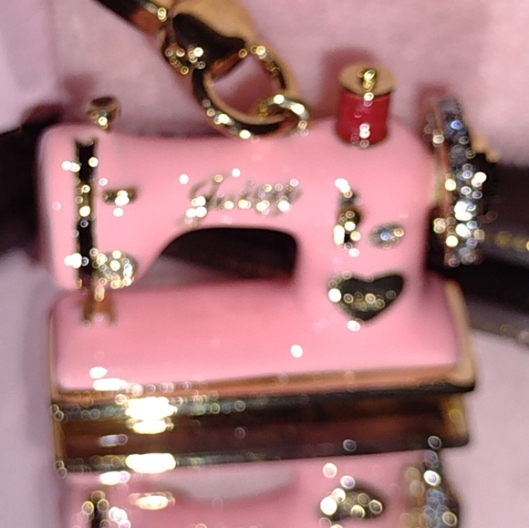 Juicy Couture 💕 🪡 Sewing 🧵 Machine Never Removed From 🎁 NWT - Picture 2 of 8